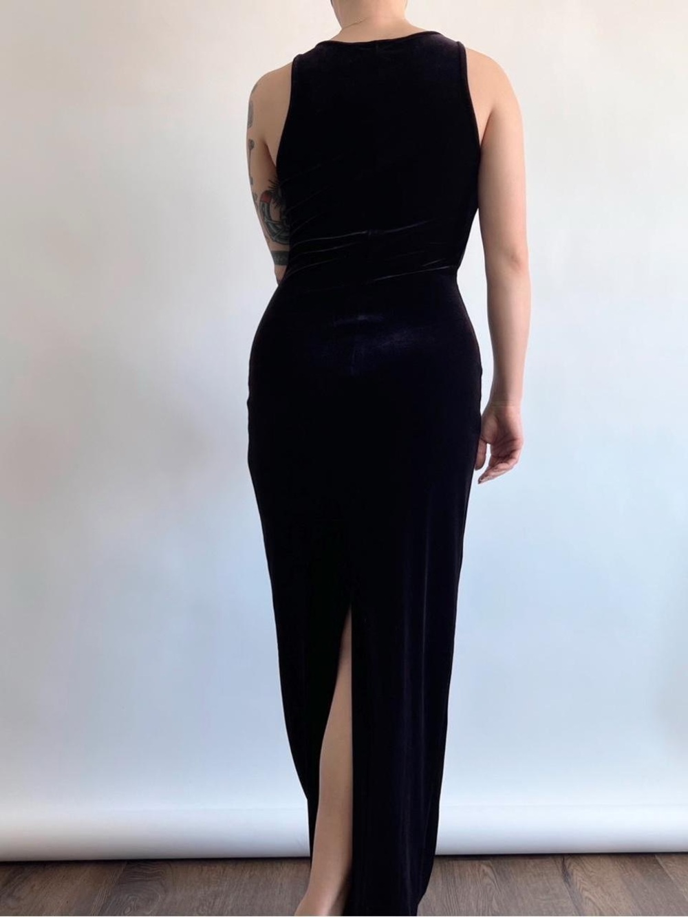 Rampage-90s velvet halter dress in deep purple